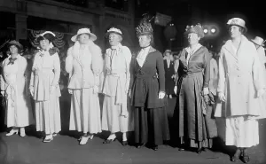 Mrs. Eleanor Roosevelt in Parade, 5/13/16, 1916. Creator: Bain News Service