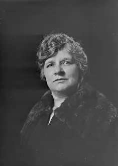 Mrs. Frederick D. Nye, portrait photograph, 1918 Nov. Creator: Arnold Genthe