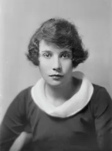 Mrs. Frederick Humphreys, portrait photograph, 1918 Apr. 26. Creator: Arnold Genthe