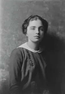 Mrs. George Ewing, portrait photograph, 1918 June 1. Creator: Arnold Genthe
