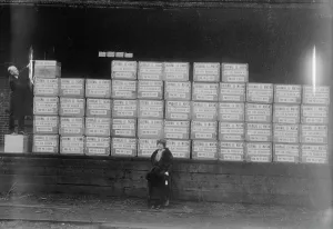 Mrs. G.W. Lopp & cigarettes sent to France, between c1914 and c1915. Creator: Bain News Service. Mrs. G.W. Lopp & cigarettes sent to France, between c1914 and c1915. Creator: Bain News Service