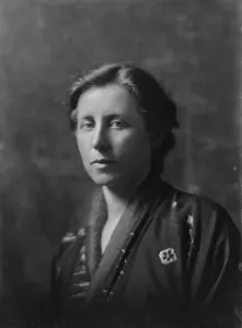 Mrs. Hans Zinsser, portrait photograph, 1918 Mar. 26. Creator: Arnold Genthe