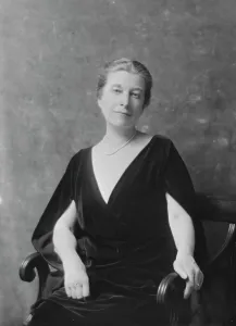 Sleeveless Prints: Mrs. Howard O. Sturges, portrait photograph, 1918 Mar. or Apr. Creator: Arnold Genthe