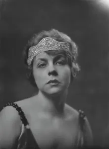 Jewels Prints: Mrs. H.W. Van Henkelon, portrait photograph, 1919 Mar. 28. Creator: Arnold Genthe