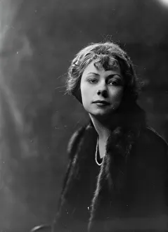Mrs. Inez Thomas, portrait photograph, 1919 June 19. Creator: Arnold Genthe