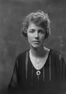 Mrs. Irving Olds, portrait photograph, 1918 Mar. 27. Creator: Arnold Genthe