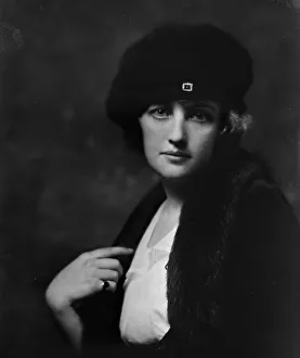 Mrs. J. Schoonmaker, portrait photograph, 1919 Oct. 16. Creator: Arnold Genthe