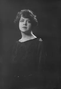 Mrs. Kemp, portrait photograph, 1919 Jan. or Feb. Creator: Arnold Genthe