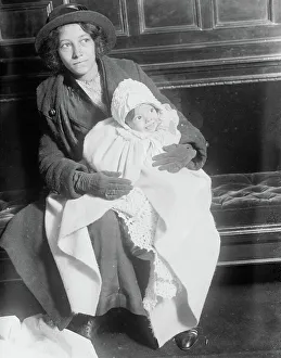 Captured Prints: Mrs. L.M. Riley and Emilie, between c1915 and c1920. Creator: Bain News Service