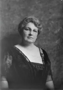 Mrs. Louis Ghirardelli, portrait photograph, 1917 Dec. 4. Creator: Arnold Genthe