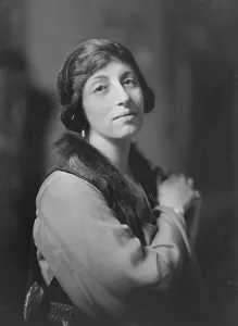 Mrs. Louis Untermeyer or Untermyer, portrait photograph, 1918 Nov. 22. Creator: Arnold Genthe