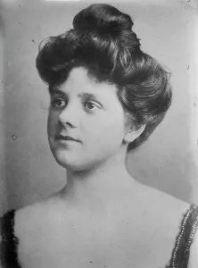 Defiance Prints: Mrs. Phil. Lydig, 1911. Creator: Bain News Service