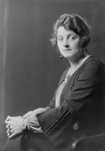 Buttons Prints: Mrs. Pierce, portrait photograph, 1918 Oct. 8. Creator: Arnold Genthe