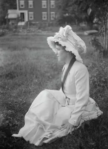 Mrs. Rainsford seated outdoors, between 1922 and 1924. Creator: Arnold Genthe