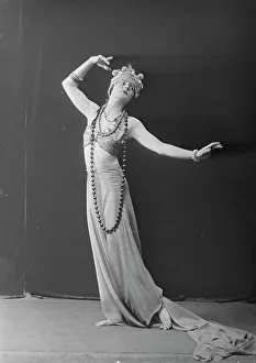 Mrs. Russell, 1919 Mar. 8. Creator: Arnold Genthe