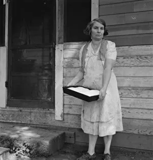 Baking Gallery: Mrs. Schrock takes good care of her family, Yakima Valley, Washington (near Wapato), 1939