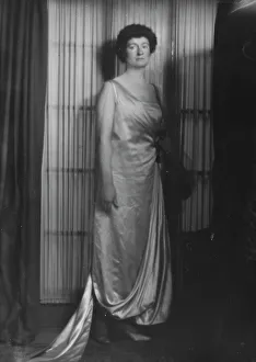 Mrs. Sidney Aske, portrait photograph, 1918. Creator: Arnold Genthe