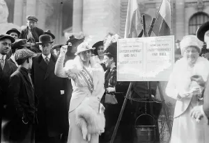Gatherer Prints: Mrs. Sidney Berg, Mrs. Calvin Thompkins, 1914. Creator: Bain News Service