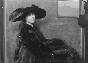 Mrs. Sinclair, portrait photograph, 1918 Feb. 5. Creator: Arnold Genthe