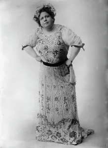 Hands On Hips Prints: Mrs. Stuart Robson, 1910. Creator: Bain News Service