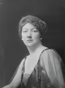 Mrs. Walter M. Murphy, portrait photograph, 1918 Nov. Creator: Arnold Genthe
