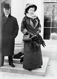 Handbag Prints: Mrs. William Fibian McKnight, 1913