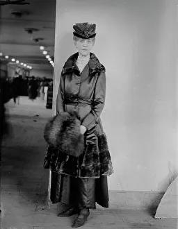 Muff Prints: Mrs. W.K. Vanderbilt, between c1915 and c1920. Creator: Bain News Service