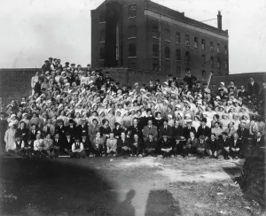 Ordnance Prints: Munitions factory workers, London, World War I, 1914-1918. Artist: Haua