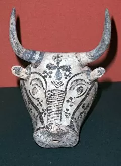 Aegean Islands Gallery: Mycenaean pottery rhyton in the shape of a Bulls Head, 14th century BC