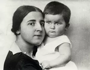 Communist Collection: Nadezhda Alliluyeva, second wife of Josef Stalin, and their daughter Svetlana Alliluyeva, 1927