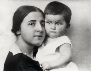 Nadezhda Alliluyeva, second wife of Josef Stalin, and their daughter Svetlana Alliluyeva, 1927