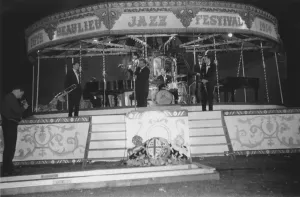 Hampshire Prints: Nat Gonella, Beaulieu Jazz Festival, Hampshire, 1960. Creator: Brian Foskett
