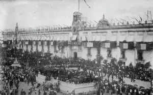 Centenary Prints: National Palace, Mexico, 1910. Creator: Bain News Service