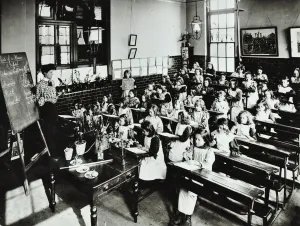 Council Prints: Nature lesson, Class IIIB, Albion Street Girls School, Rotherhithe, London, 1908