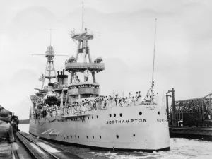 Images Dated 2nd August 2010: US Navy cruiser USS Northampton (CA-26), Panama Canal, Panama, 1931