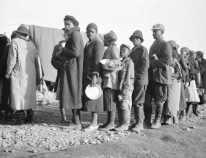 Evans Walker Prints: Negroes waiting for food in the Forrest City