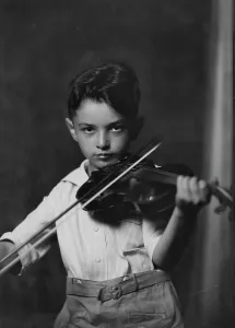 Neighborhood Music School pupil, 1925 Aug. 11. Creator: Arnold Genthe