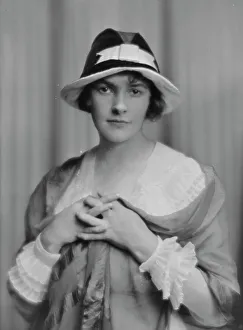 Nesbit, Cathleen, Miss, portrait photograph, 1916. Creator: Arnold Genthe