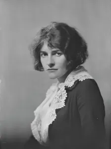 Apology Prints: Nesbit, Cathleen, Miss, portrait photograph, not before 1916. Creator: Arnold Genthe