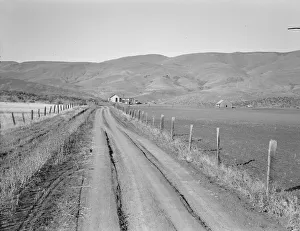Yard Gallery: A new house, lumber from Ola self-help sawmill co-op, Gem County, Idaho, 1939