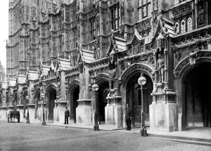 Arnold Wright Gallery: New Palace Yard, Westminster, London, c1905
