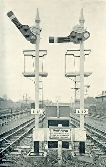Corbin Gallery: The Newest Kind of Signal, 1922. Creator: Unknown