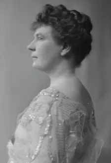 Sequin Prints: Nicholl, Hester, Miss, portrait photograph, 1915 Jan. 20. Creator: Arnold Genthe
