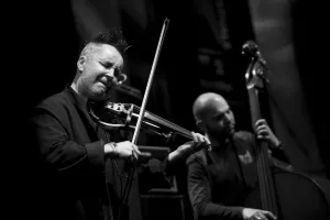 Cheltenham Prints: Nigel Kennedy, 2009. Artist: Alan John Ainsworth
