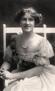 Nina Sevening, British actress, early 20th century. Artist: Dover Street Studios