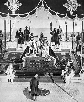Images Dated 17th August 2007: The Nizam of Hyderabad pays hommage at the Delhi Durbar, 1911, (1935)