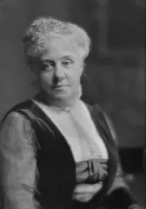 Norden, C. Mrs. portrait photograph, 1915. Creator: Arnold Genthe