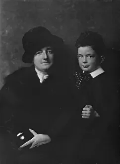 Columnist Prints: Norris, Charles G. Mrs. and son