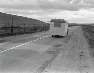 Trailer Prints: Note on mobile housing - Car and homemade trailer on U