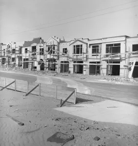 Construction Site Gallery: Note on modern architecture and home building, San Francisco, California, 1939